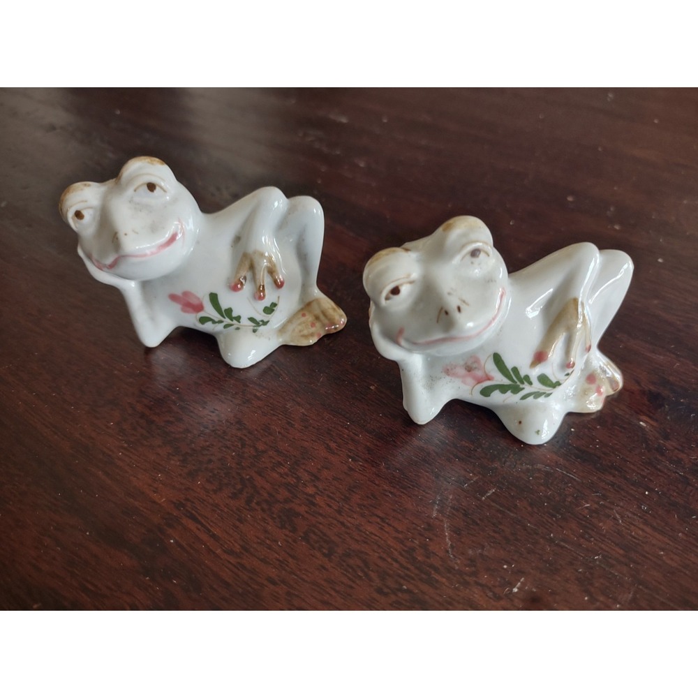 Vintage Relaxing Frogs Salt and Pepper Shakers